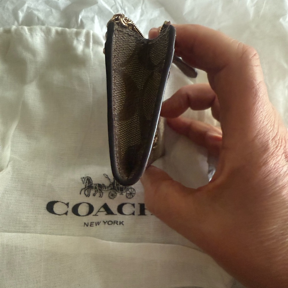 New with tags Coach Signature Brown and tan and gold Key Card Holder - Picture 5 of 8